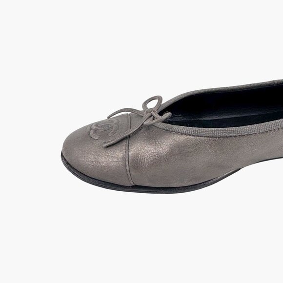 Chanel CC Cap Toe Ballet Flats Grey Silver Leather Size 38 US 7–7.5 Women - Picture 11 of 15